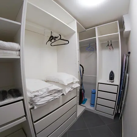 Lägenhet Holesovice Delight: Modern Comfort With A Twist In 7 *