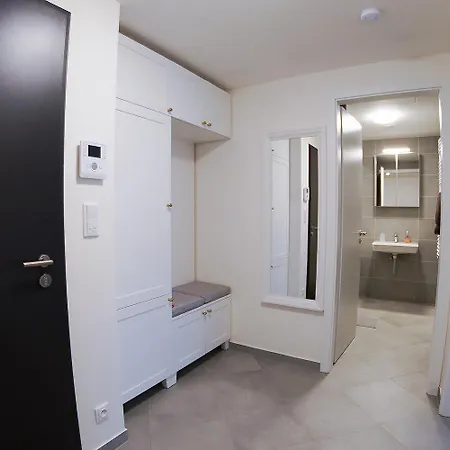Holesovice Delight: Modern Comfort With A Twist In 7 Lägenhet *