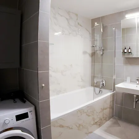 Lägenhet Holesovice Delight: Modern Comfort With A Twist In 7 *