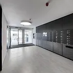 Apartmán Holesovice Delight: Modern Comfort With A Twist In 7 *